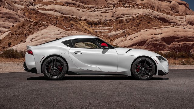 2020-Toyota-Supra-Launch-Edition-side-view-parked.jpg